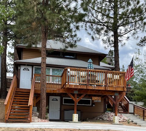 3 story cabin In the heart of Big Bear Lake