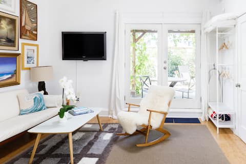 Popular Airbnb listing: Modern, Romantic Sea Cottage by Santa Monica Beach & Venice in Santa Monica