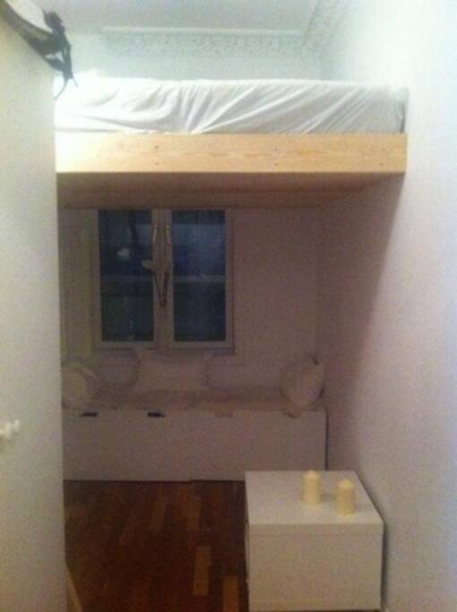 sleeping room and a extra mattress is included