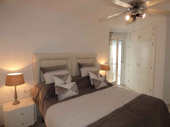 Bedroom 2 - Super king or two singles.