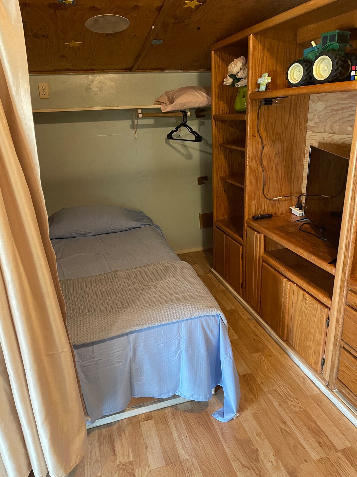 საძინებელი 4