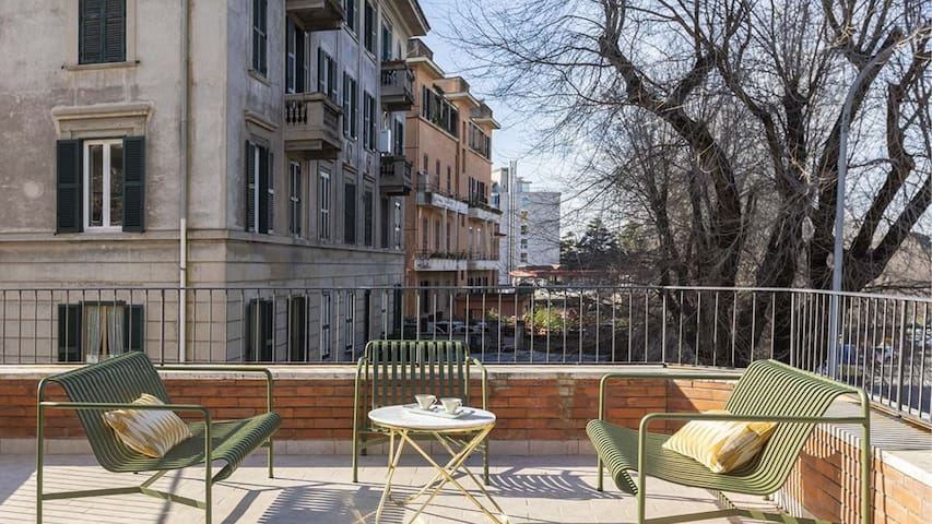 ROMAC San Saba with terrace near Piramide gallery image 2