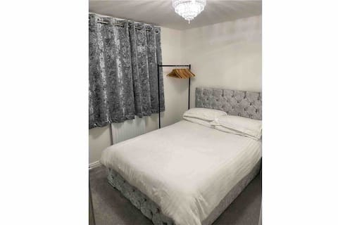 Clean & Cosy double Room with Private Bathroom