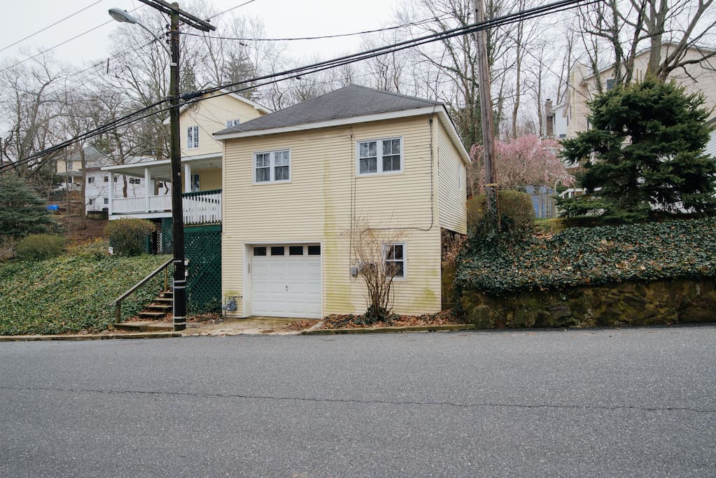 The cottage is less than a mile from Sandy Hook with and close to nature and parks...