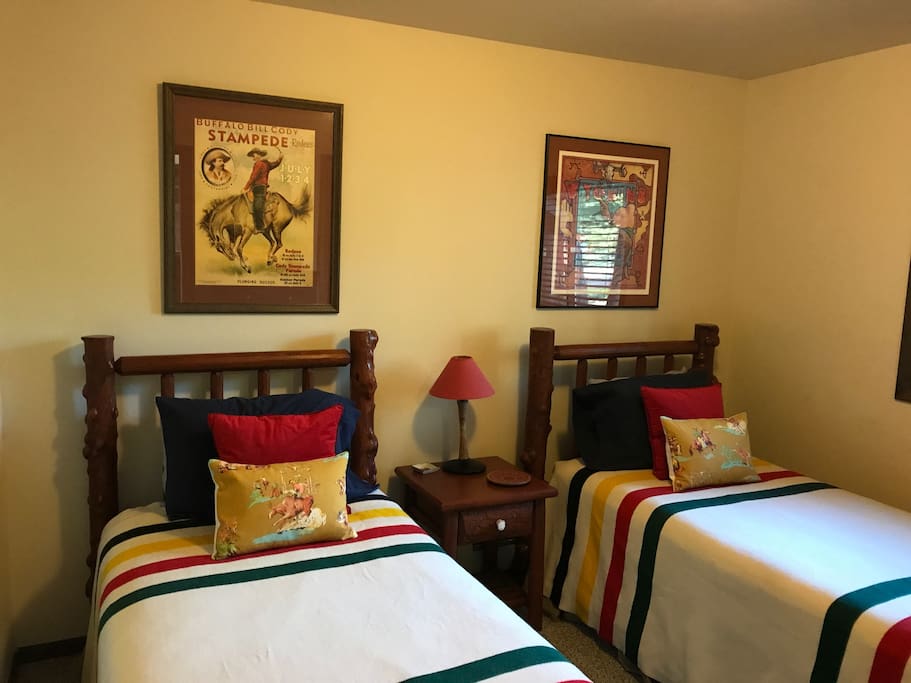 2 twin beds in main floor bedroom
