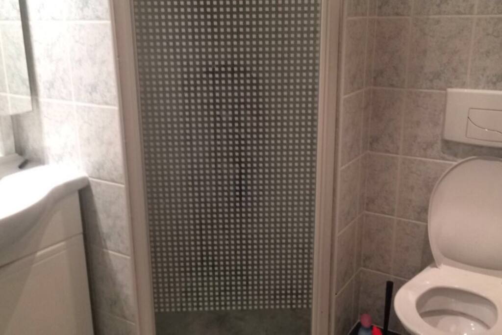 Salle de bain, à partager avec moi