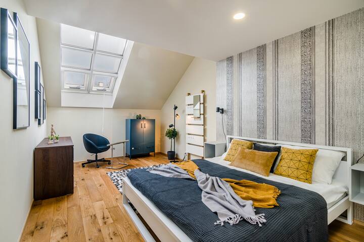 2BDR premium Loft w/ Terrace Views • Netflix • A/C gallery image 2