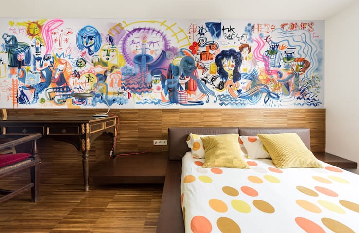 Loft between gardens in best comunication area.