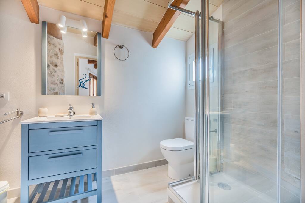 Baño en habitación 1.