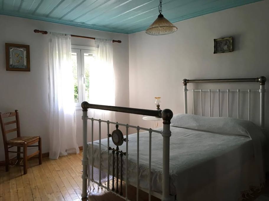 Master bedroom (1st floor)