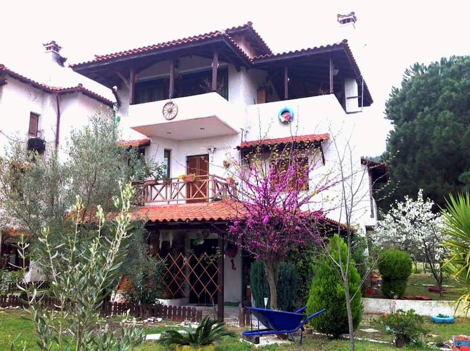 Front view of summer house in Vourvourou