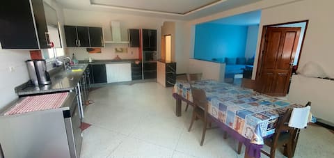 Top Airbnb: Spacious and Stylish Apartment in Ain Sebaa in Arrondissement D'aïn Sebaâ مقاطعة عين السبع