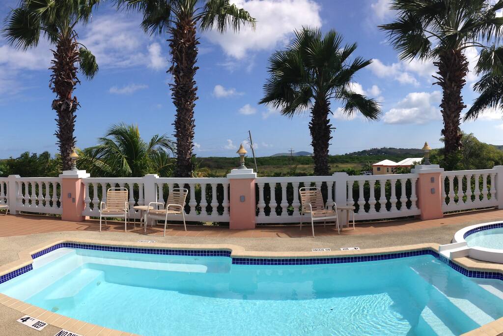 Relax in the pool