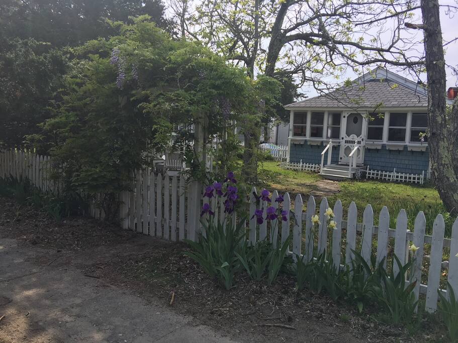 Our Sweet 1940's two bedroom Beach Cottage on Cedar Island, Clinton, Connecticut