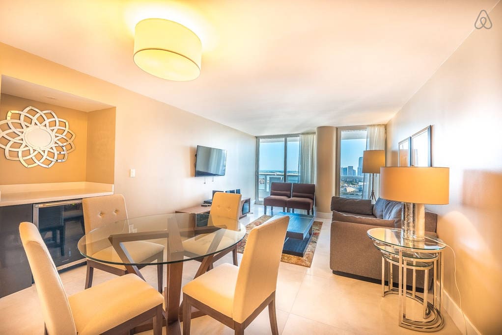 The Grand 4153 | 1bed/1.5bath | Free Valet Parking"