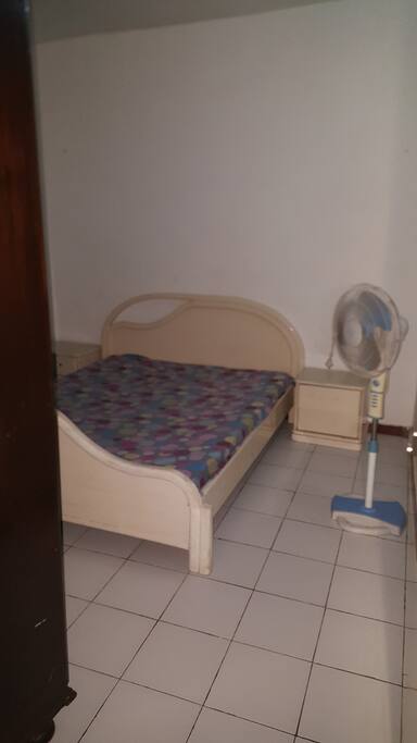 Apparemment 2 chambres plus salle de bain