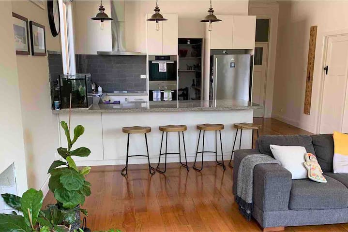 Family Home 7km to CBD