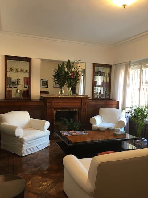 Top Airbnb: I discovered this charming villa with a pool. in Partido De Vicente López