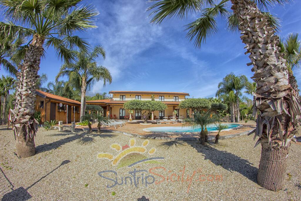 The front of AGRITURISMO ROSEMARINE - SUNTRIPSICILY COM
