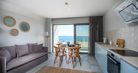Popular Airbnb listing: Noa Beachfront Suite in Δήμος Κω