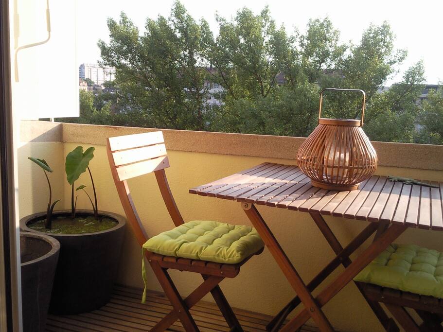 Le balcon sous le soleil de fin d'après-midi