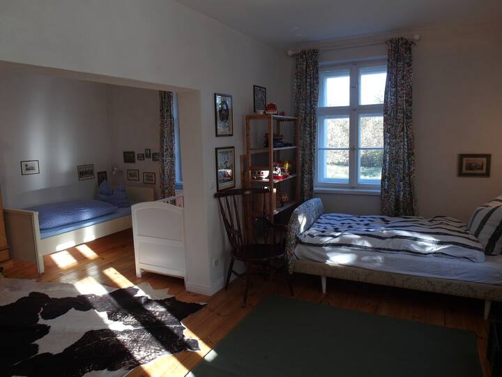 غرفة نوم 6 مع سرير إضافي