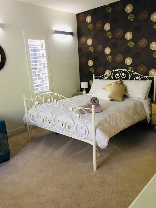 Bedroom 1 - Queen bed, seating corner and TV