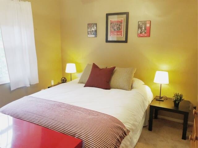Gobe’s Modern Vintage Condo - Private Room for 2