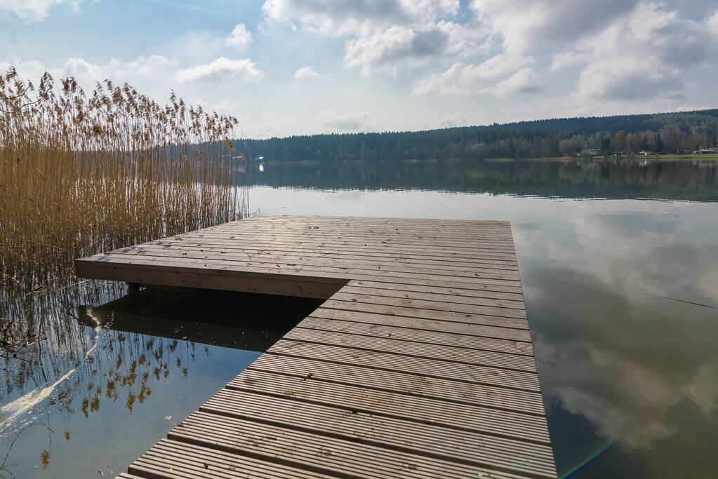 Dieser Steg gehört zum Haus und steht Ihnen zur alleinigen Verfügung.