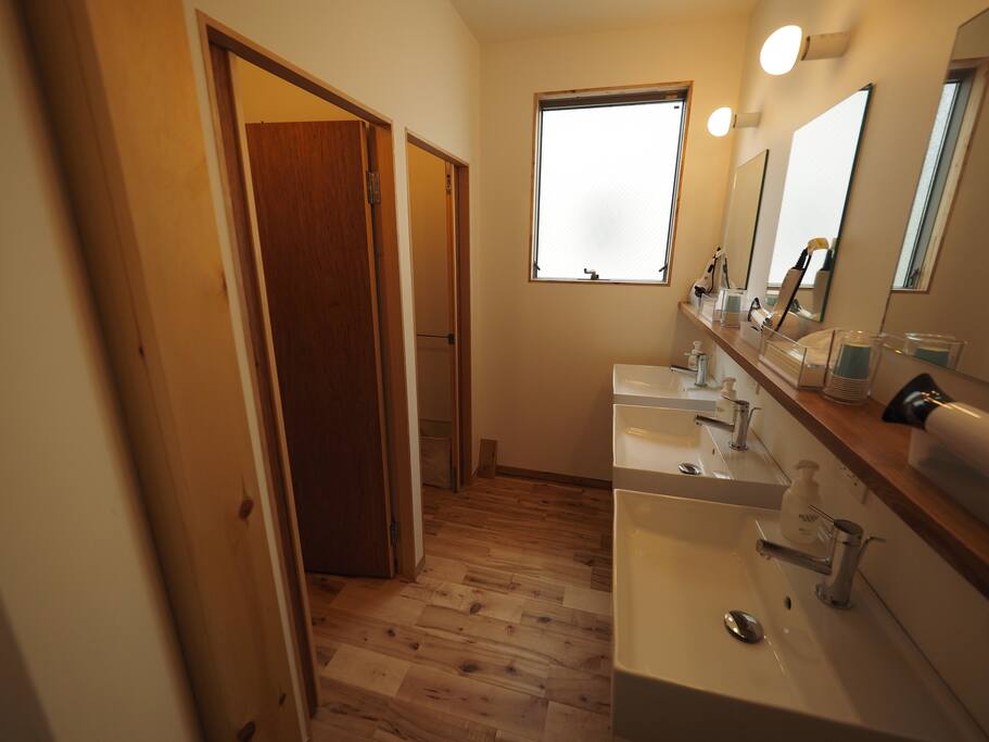 Women's shawer room