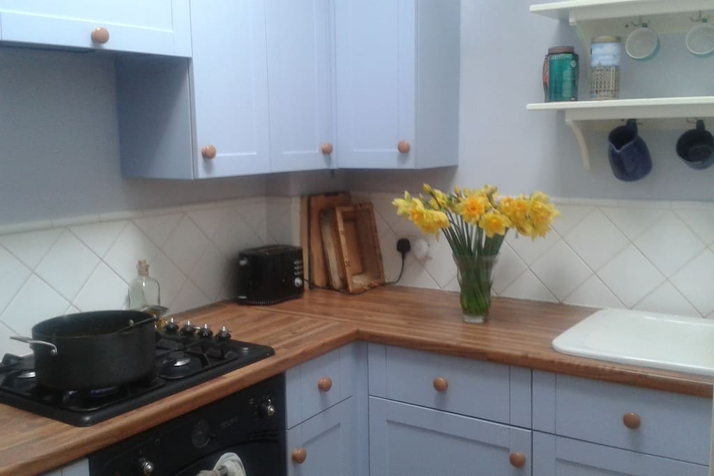 Kitchen with gas hob and electric cooker