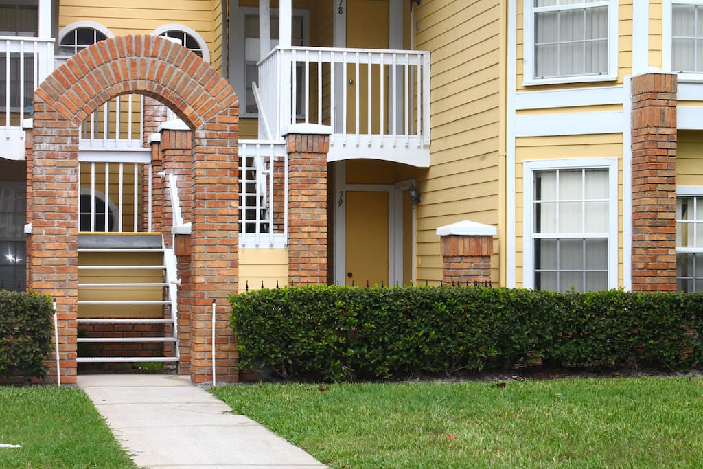 Welcome home to typical sun-drenched, palm studded Florida...
