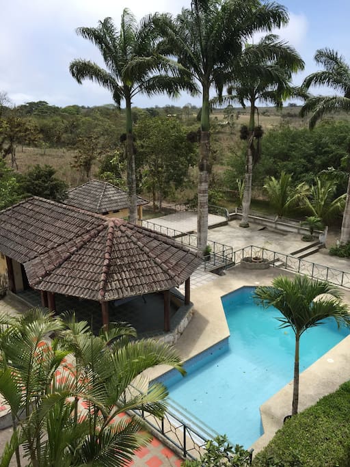 Linda piscina para usted y sus seres queridos, Viva sus momentos .....