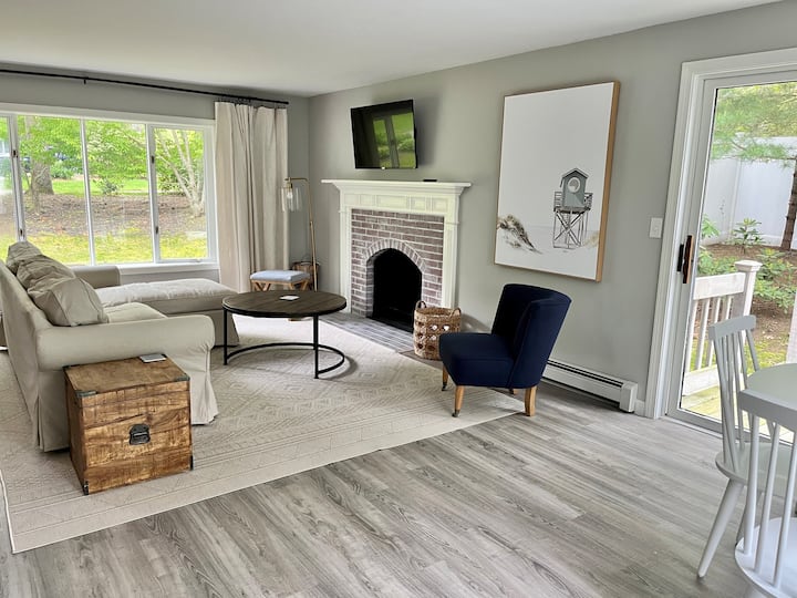 3 Bed, 2 Bath & Oversized Patio - Barnstable, MA