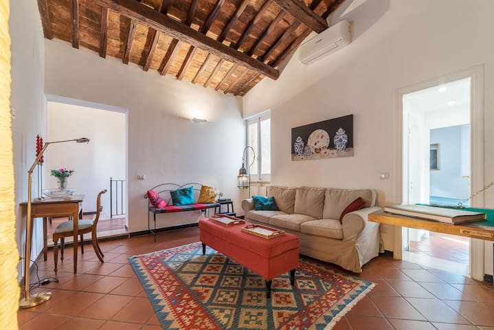 Three bedrooms in world famous Via Giulia