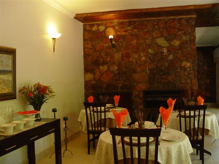 The breakfast room