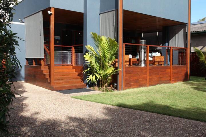 Aloha from Moffat Beach gallery image 3