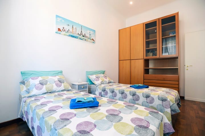 Ერთადგილიანი საწოლი ოთახი, რომლის კომბინირებაც შესაძლებელია