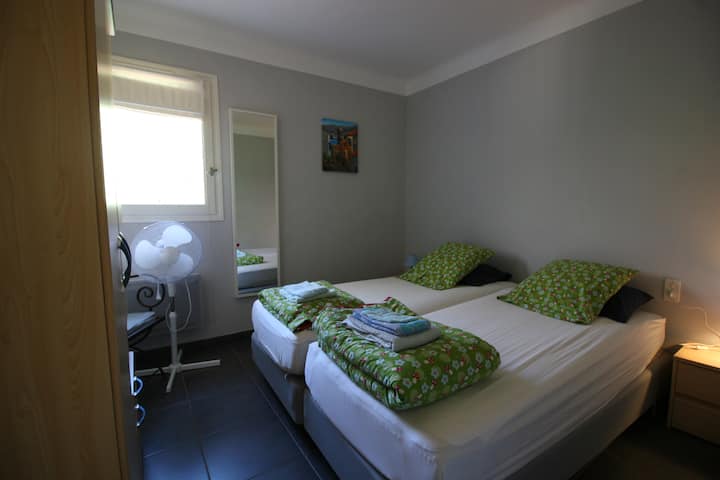 Chambre / חדר שינה 1 :
2 x 90x200 ס"מ