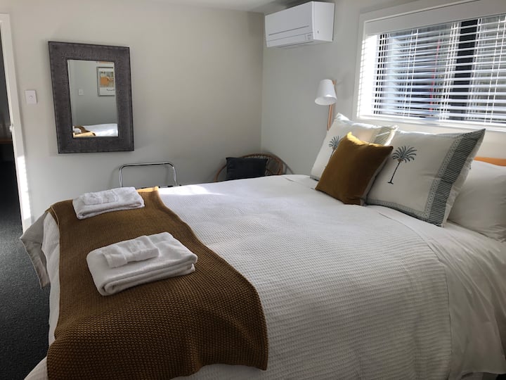 楼下宽敞的卧室- 4间卧室