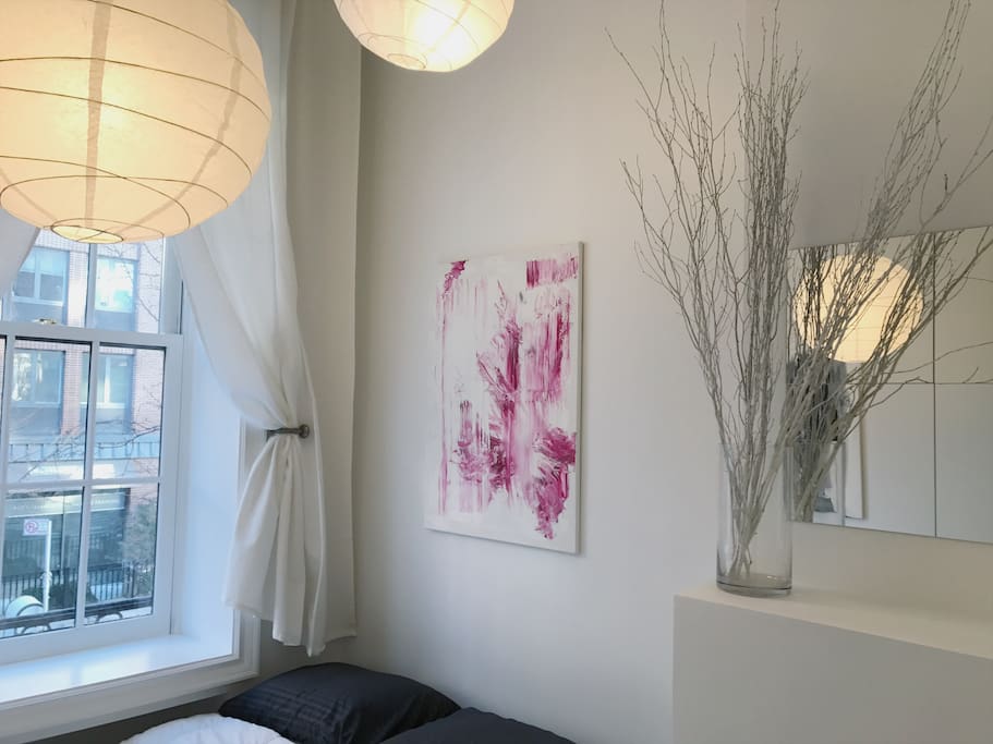 Beautifully decorated, bright natural light, large window