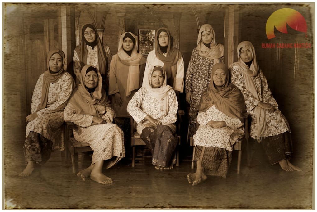 Women.Heir and owner of Rumah Gadang Nantigo