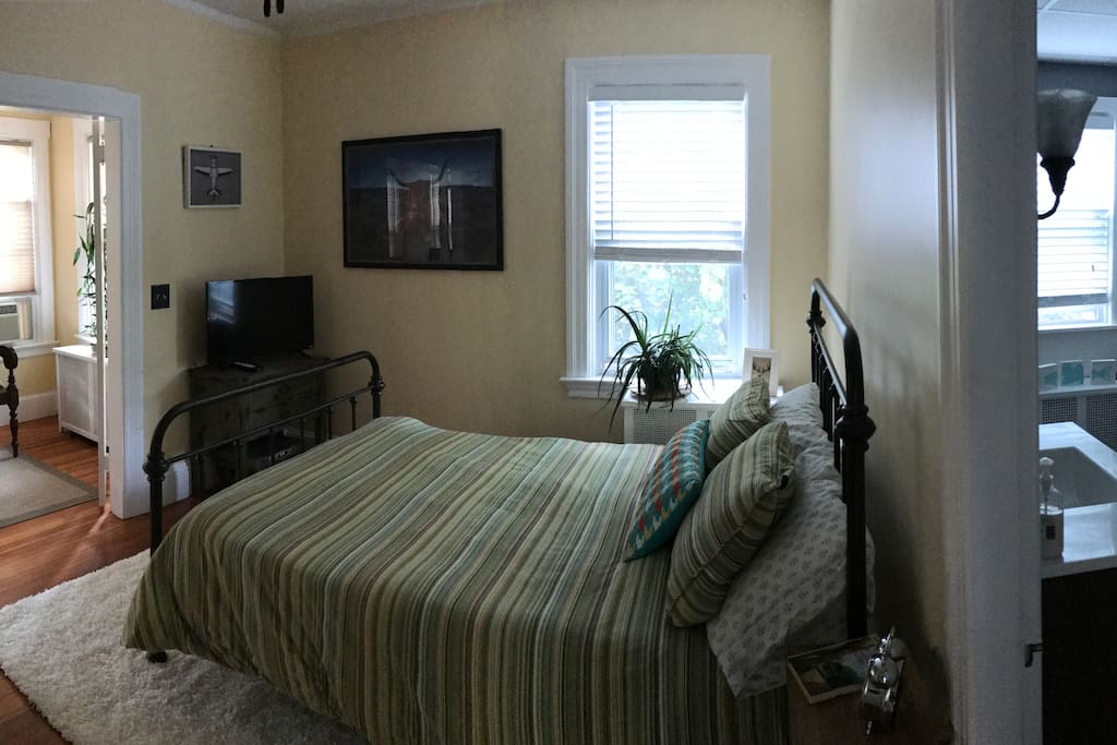 Bedroom/Sunroom/Bathroom