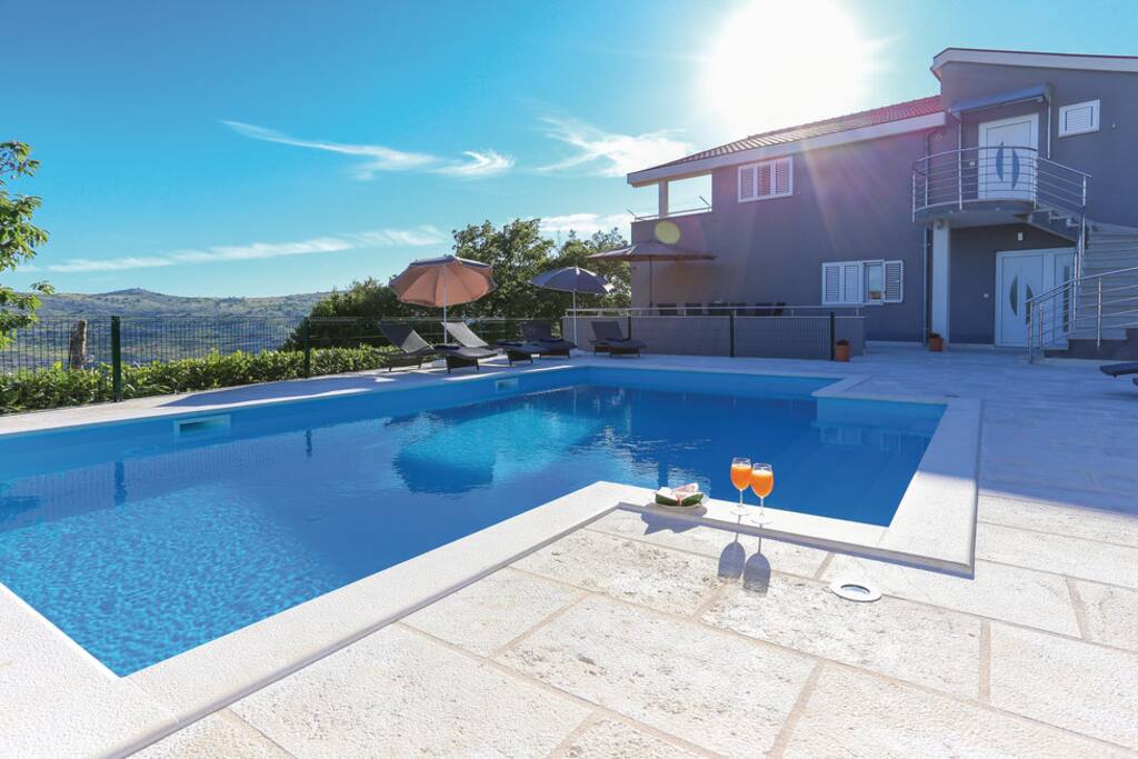 pool