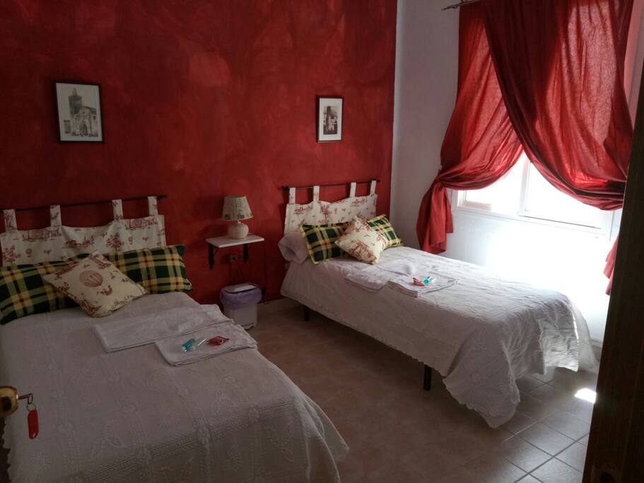 Dormitorio preparado para recibir huéspedes