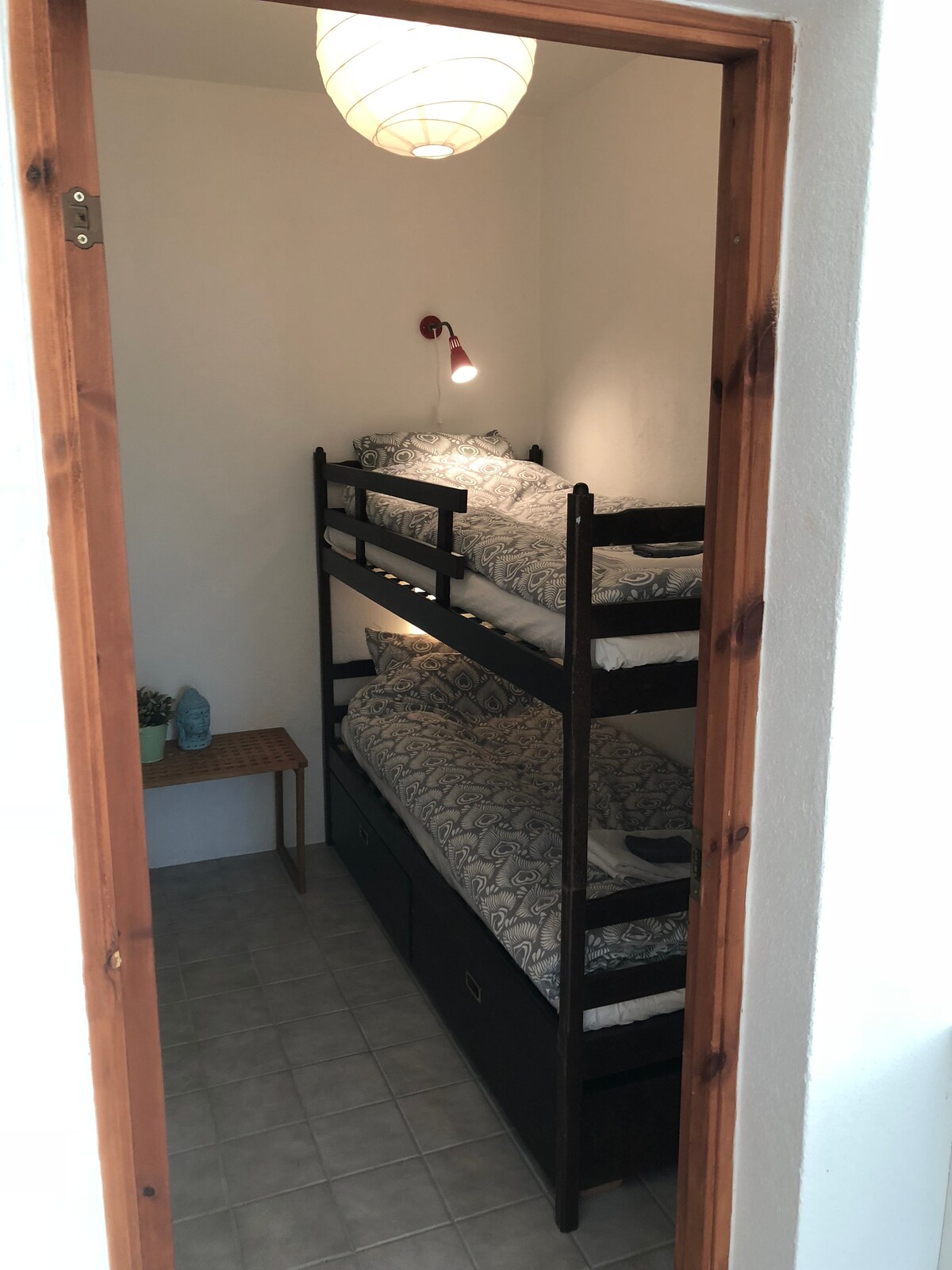 Იასამნისფერი საძინებელი