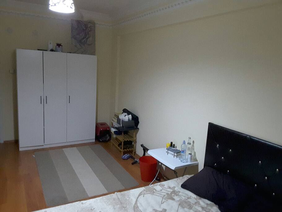 Gardirobu kullanima acabilirim istendigi takdirde.