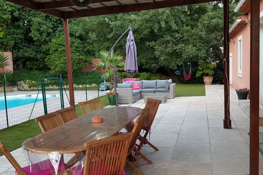 Terrasse sous tonnelle