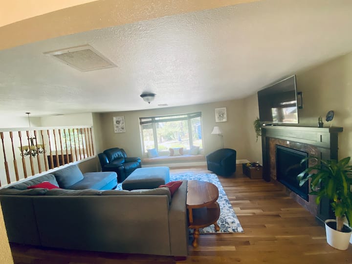 4br Roseburg Home W/ Hot Tub, Yard & Deck - Roseburg, OR