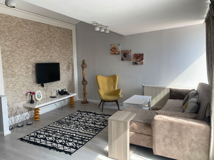 Enjoy the Centre of Kadıköy 2+1 (Private Terrace) kiralık evinin küçük resmi